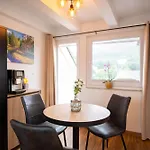 Apartment Neu! 9,5 Aussergewoehnlich Bergblick Mit Balkon Boxspringbett Kaffeevollautomat Inkl Bettwaesche Handtuecher #meenefewo De